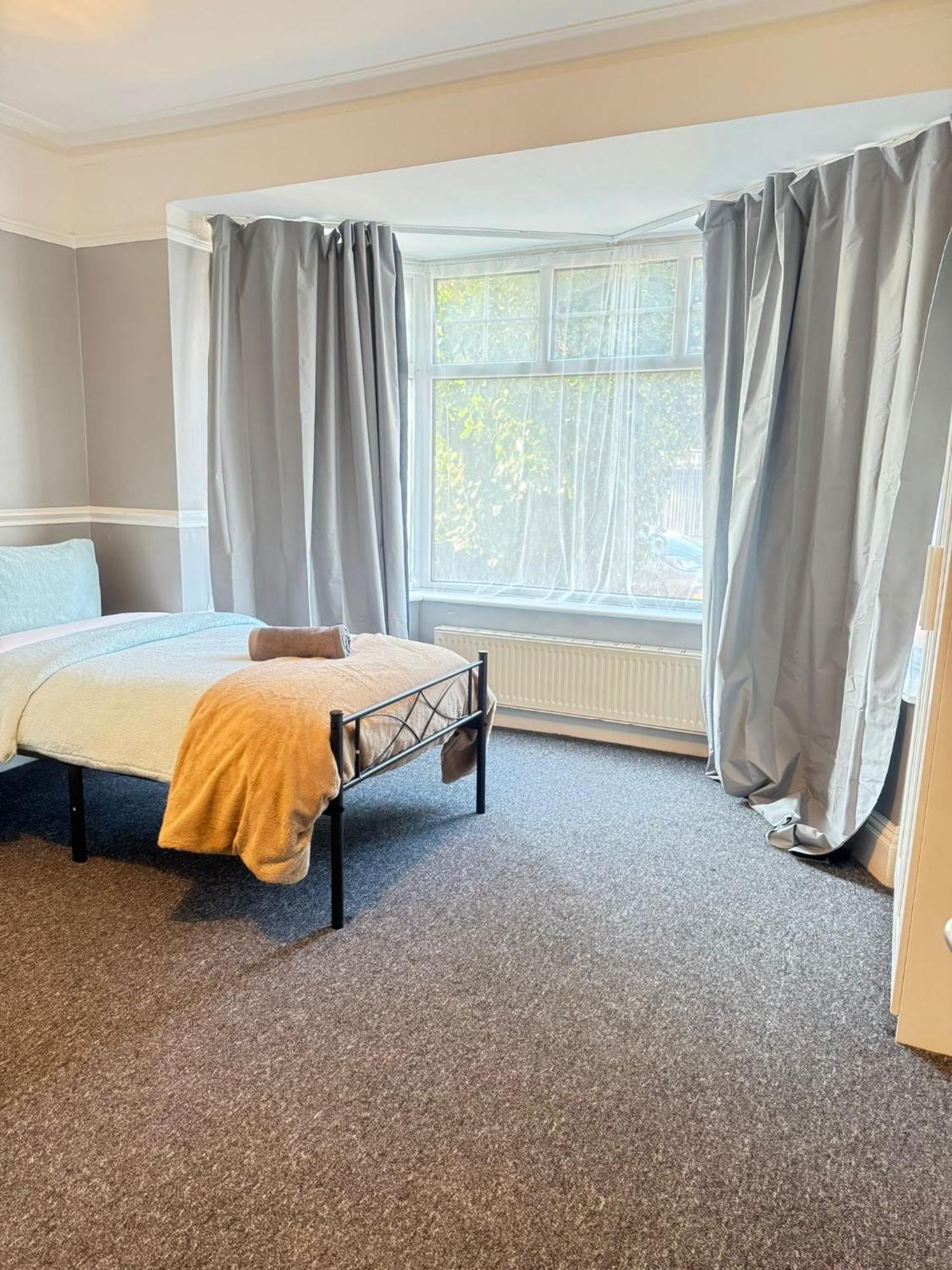 Shirley House 6, Guest House, Self Catering, Self Check In With Smart Locks, Use Of Fully Equipped Kitchen, Close To City Centre, Ideal For Longer Stays, Excellent Transport Links Southampton Eksteriør billede